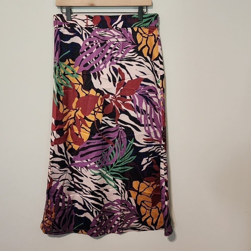 Umgee size L  floral skirt Boho Summer Festival New